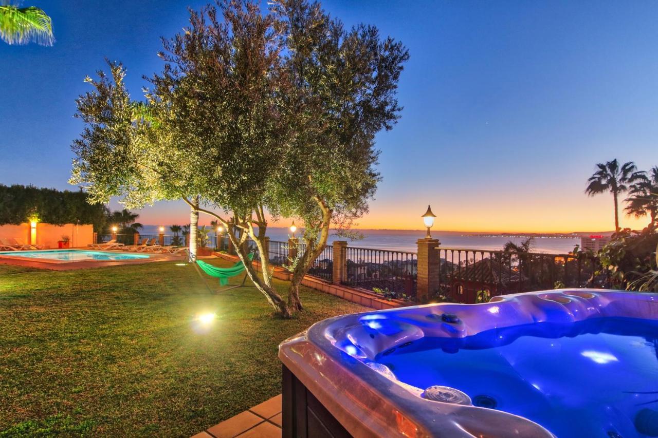 Beachside Villa With Panoramic Sea Views Benalmádena Kültér fotó