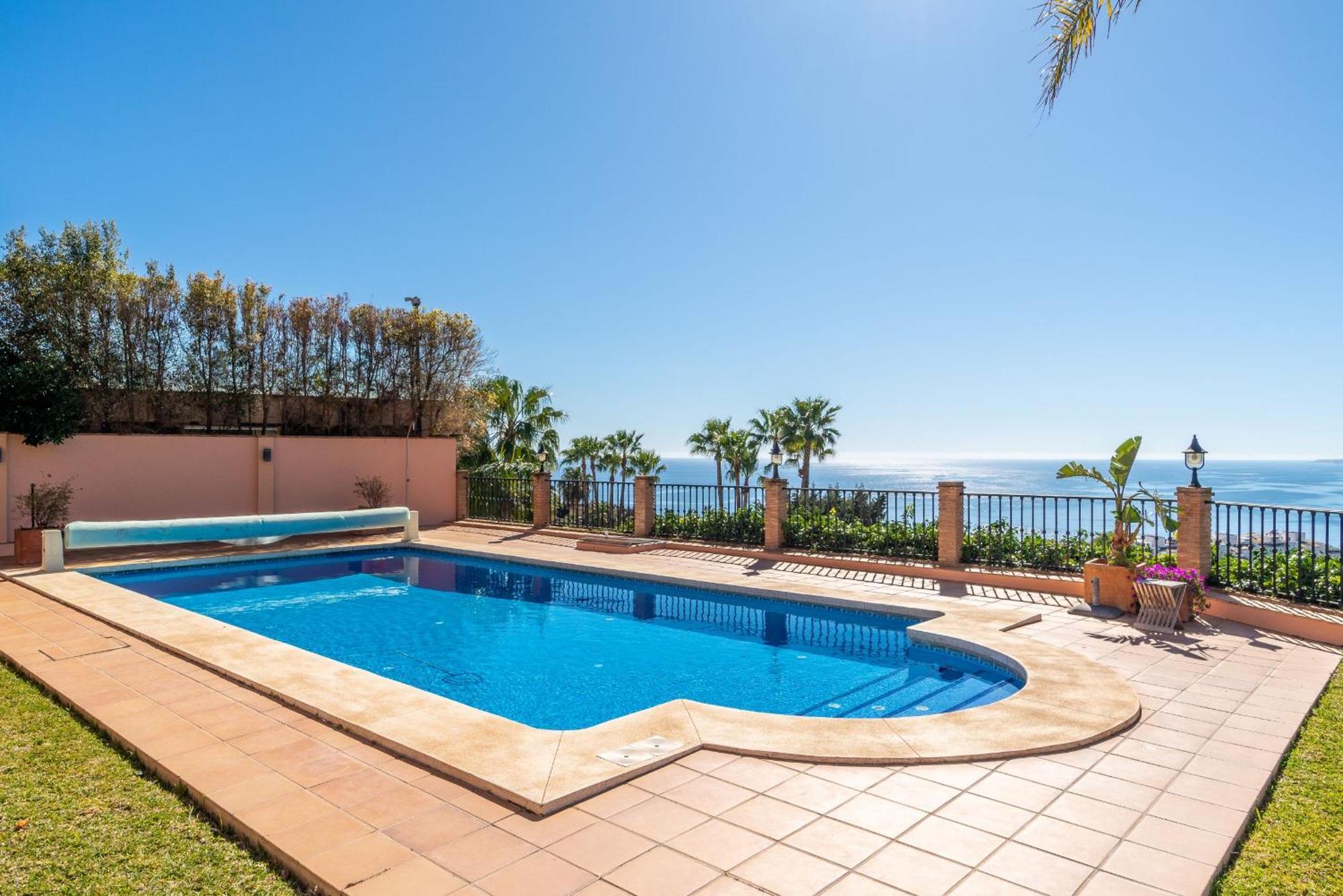 Beachside Villa With Panoramic Sea Views Benalmádena Kültér fotó