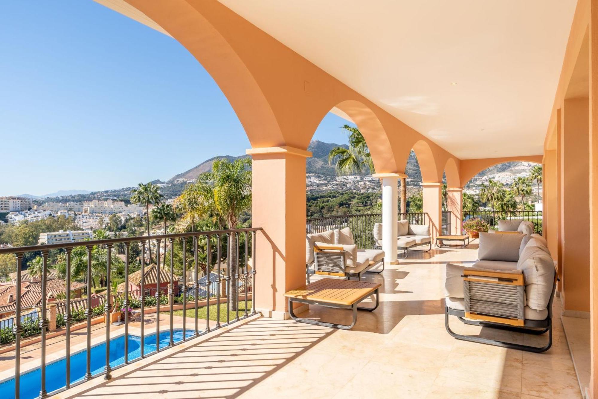 Beachside Villa With Panoramic Sea Views Benalmádena Kültér fotó