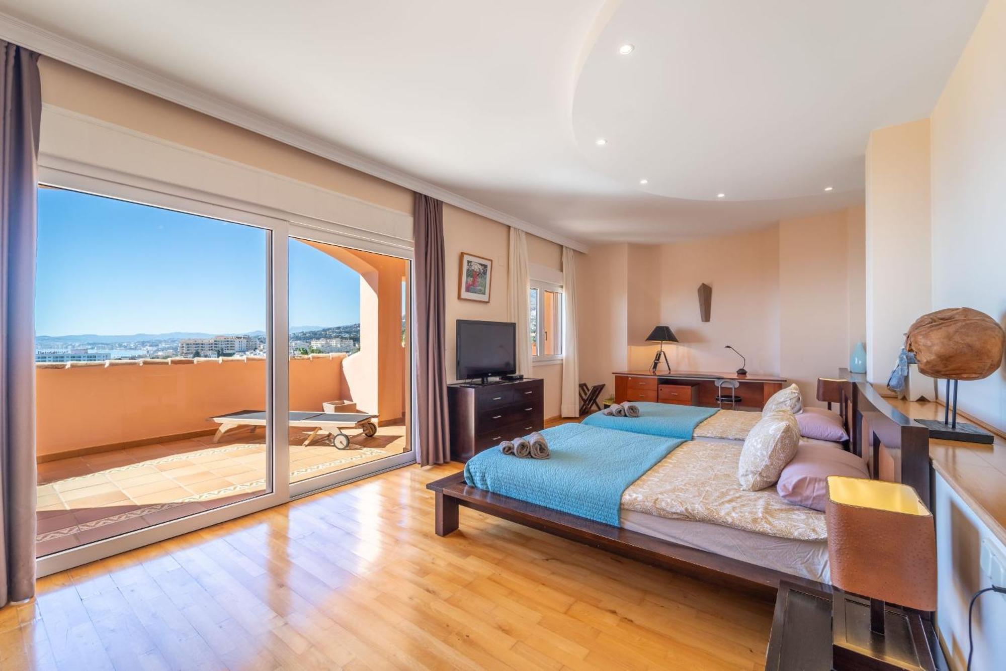 Beachside Villa With Panoramic Sea Views Benalmádena Kültér fotó