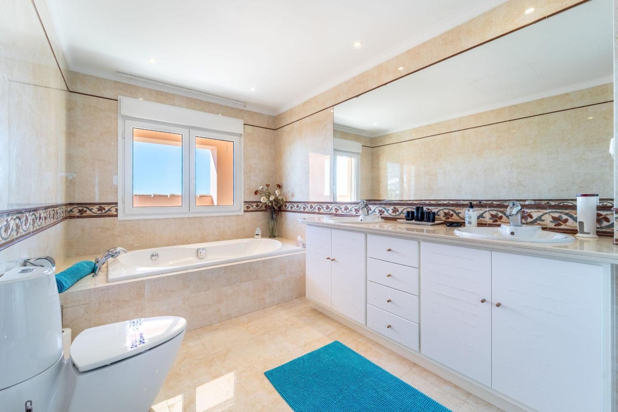 Beachside Villa With Panoramic Sea Views Benalmádena Kültér fotó